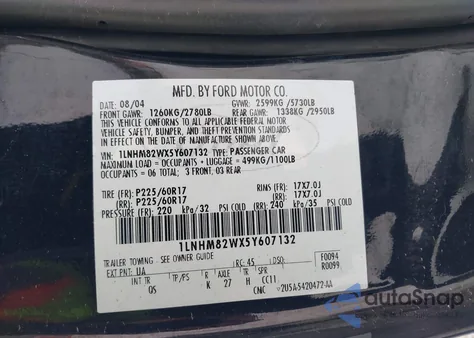 2005 Lincoln Town Car Signature Limited from USA, damaged, VIN 1LNHM82WX5Y607132